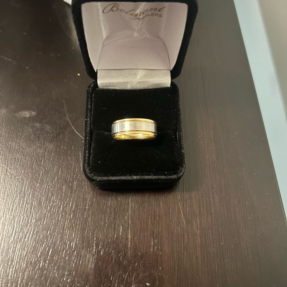 Two tone men’s band